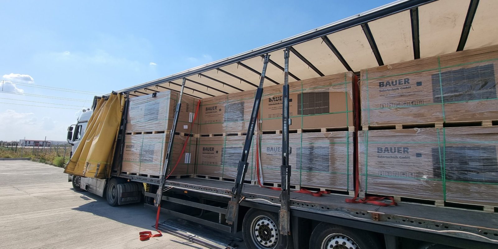 Depozit de echipamente fotovoltaice